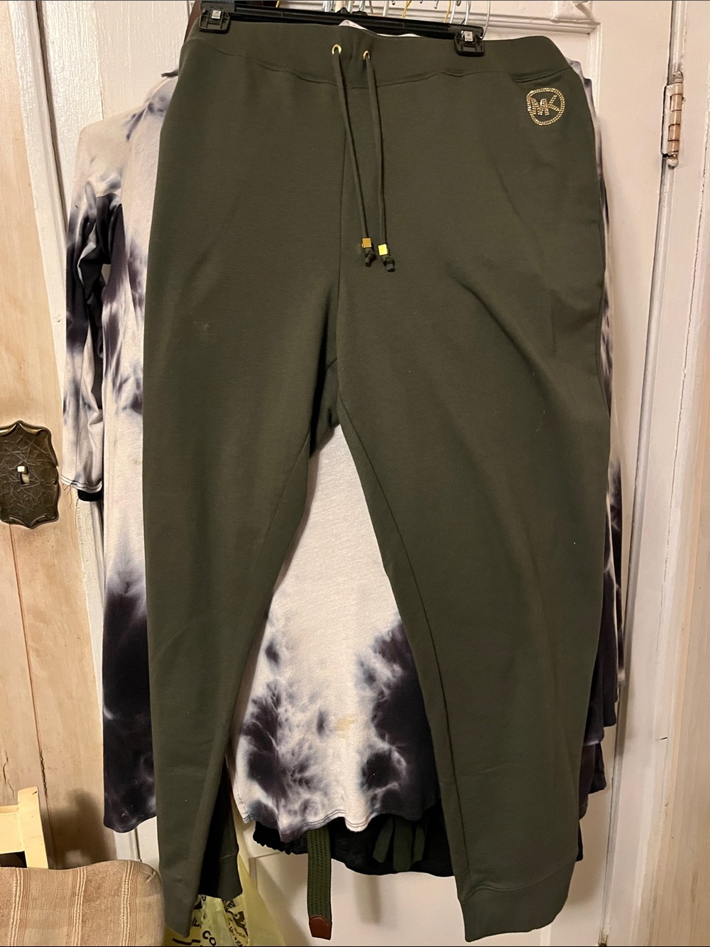 Michael Kors Olive Drawstring Jogger Leggings with Gold Accents size XL - Picture 2 of 5